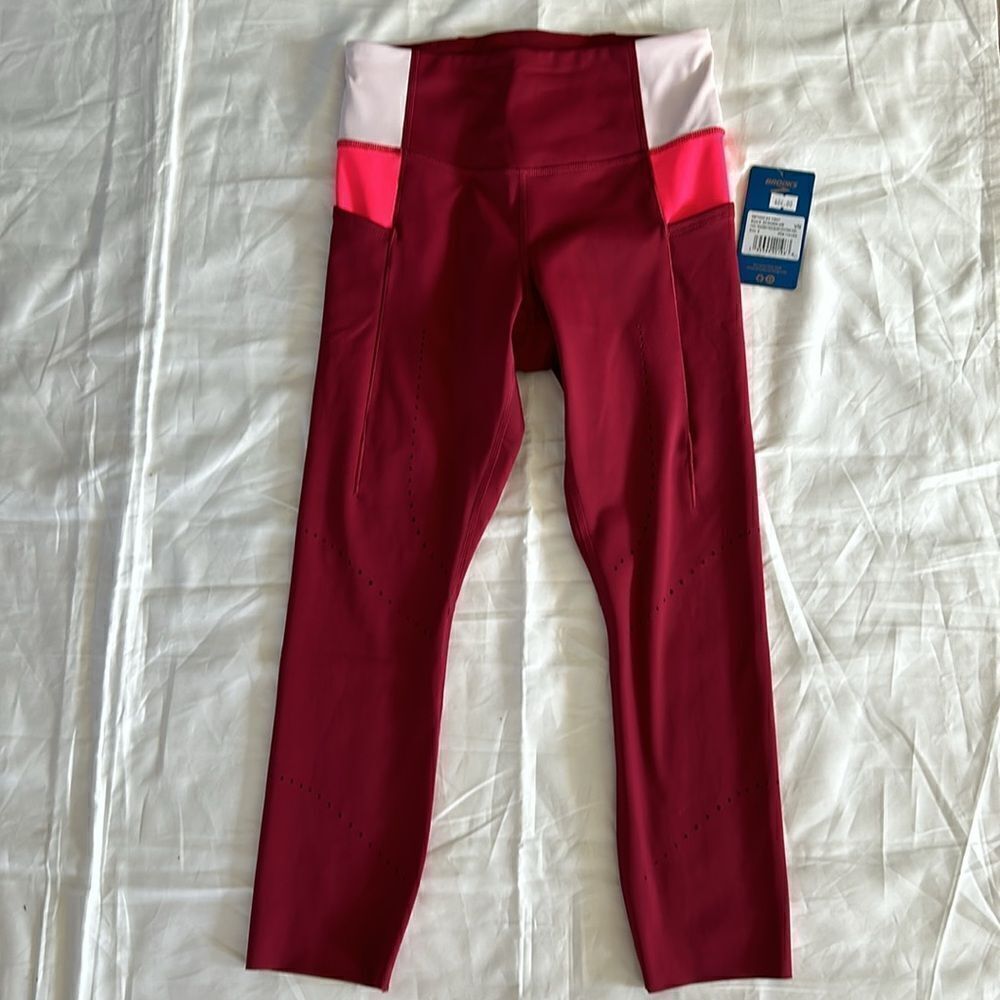 Brooks Women's Method 3/4 Tights, Color is Razzmatazz, Small, NWT